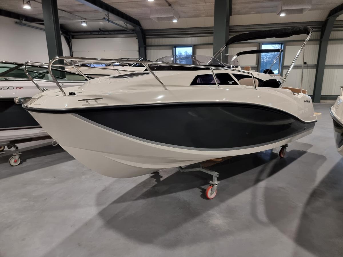 Te koop Quicksilver Activ 555 Cabin Sportboten | Bomert Watersport