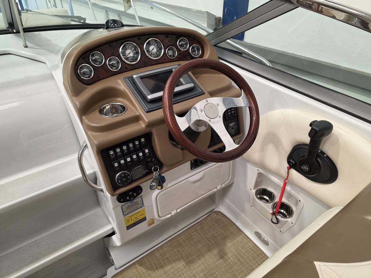 Crownline 264 CR Te koop bij Bomert watersport Giethoorn