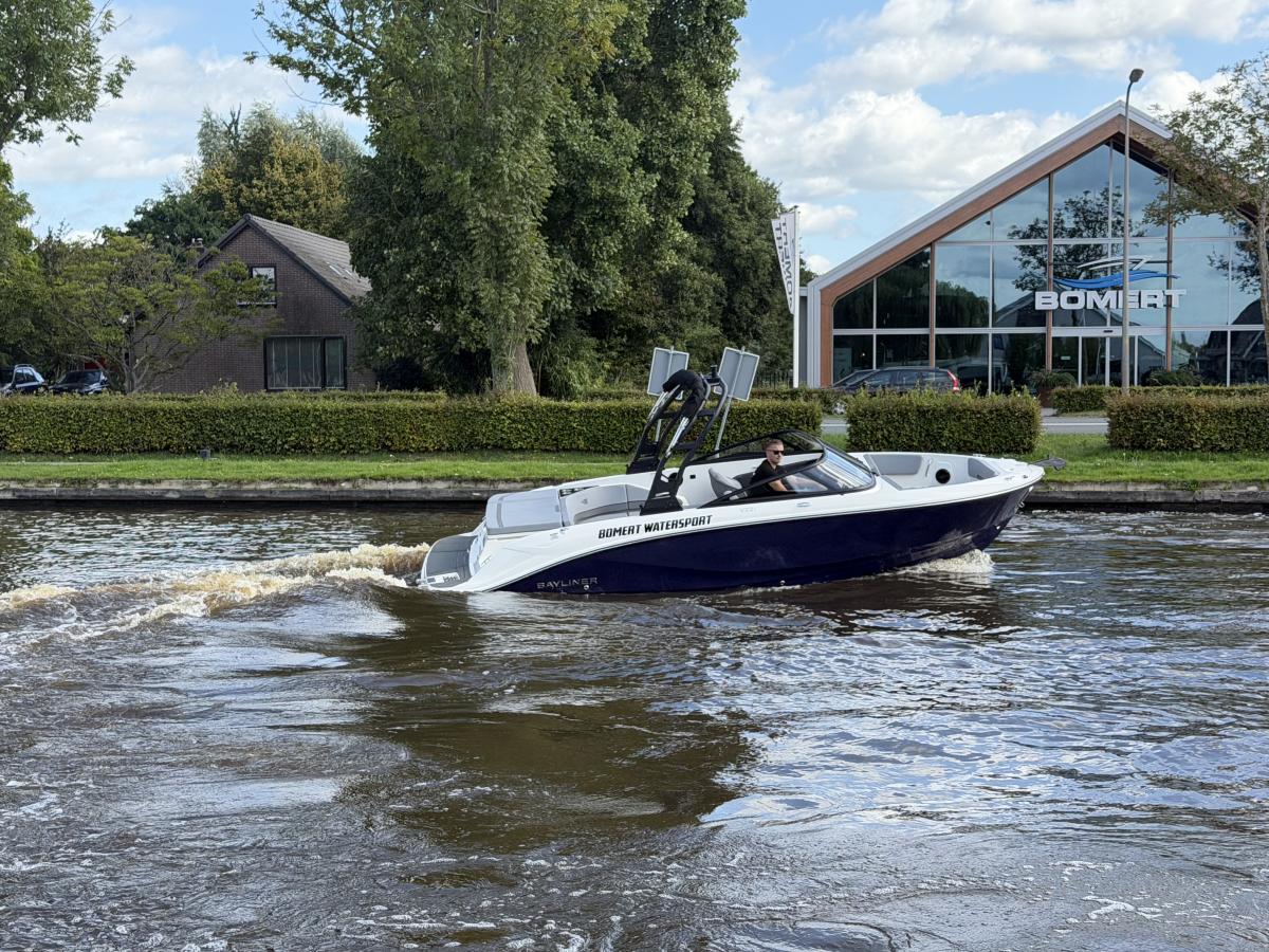 Bayliner V22i Te koop bij Bomert watersport Giethoorn
