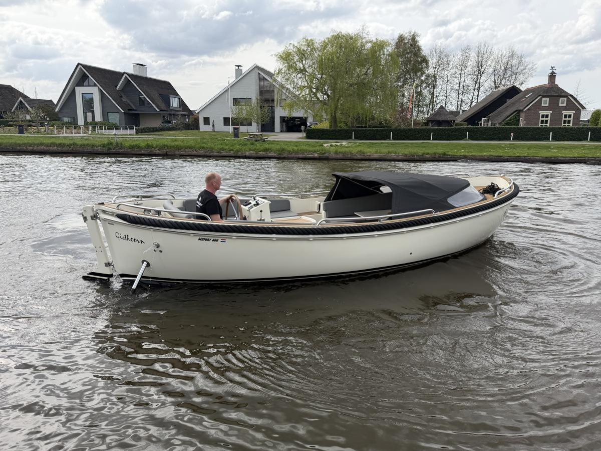 Sea Fury 800 Te koop bij Bomert watersport Giethoorn