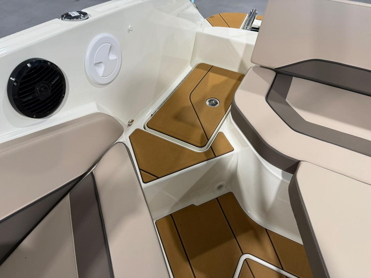 Bayliner C21 Te koop bij Bomert watersport Giethoorn