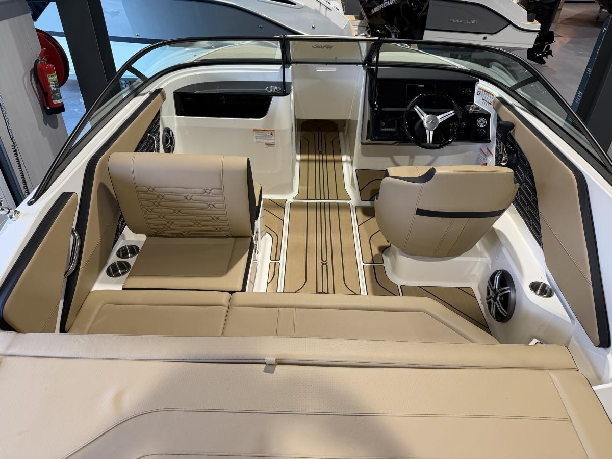 Sea Ray SPX 190 Te koop bij Bomert watersport Giethoorn