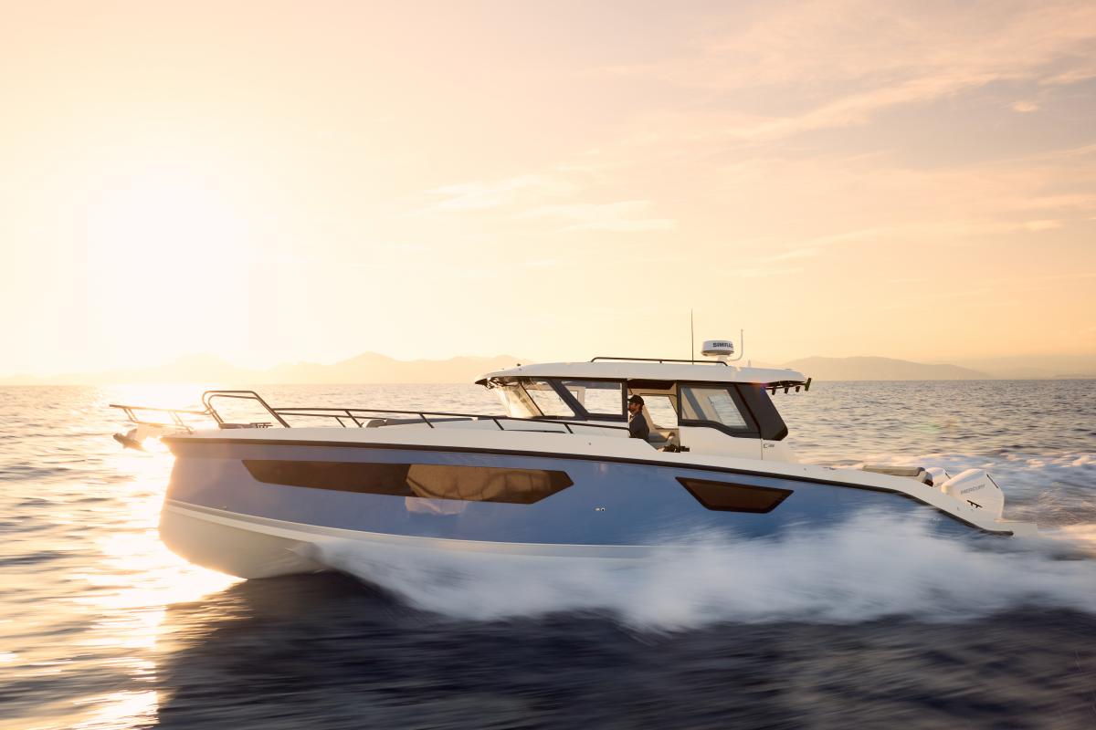 Navan C38 Te koop bij Bomert watersport Giethoorn