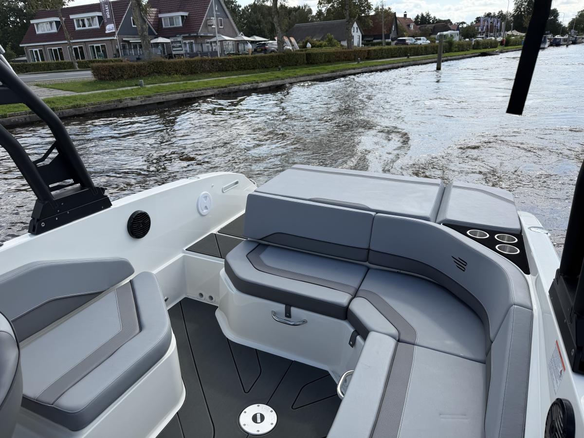 Bayliner V22i Te koop bij Bomert watersport Giethoorn