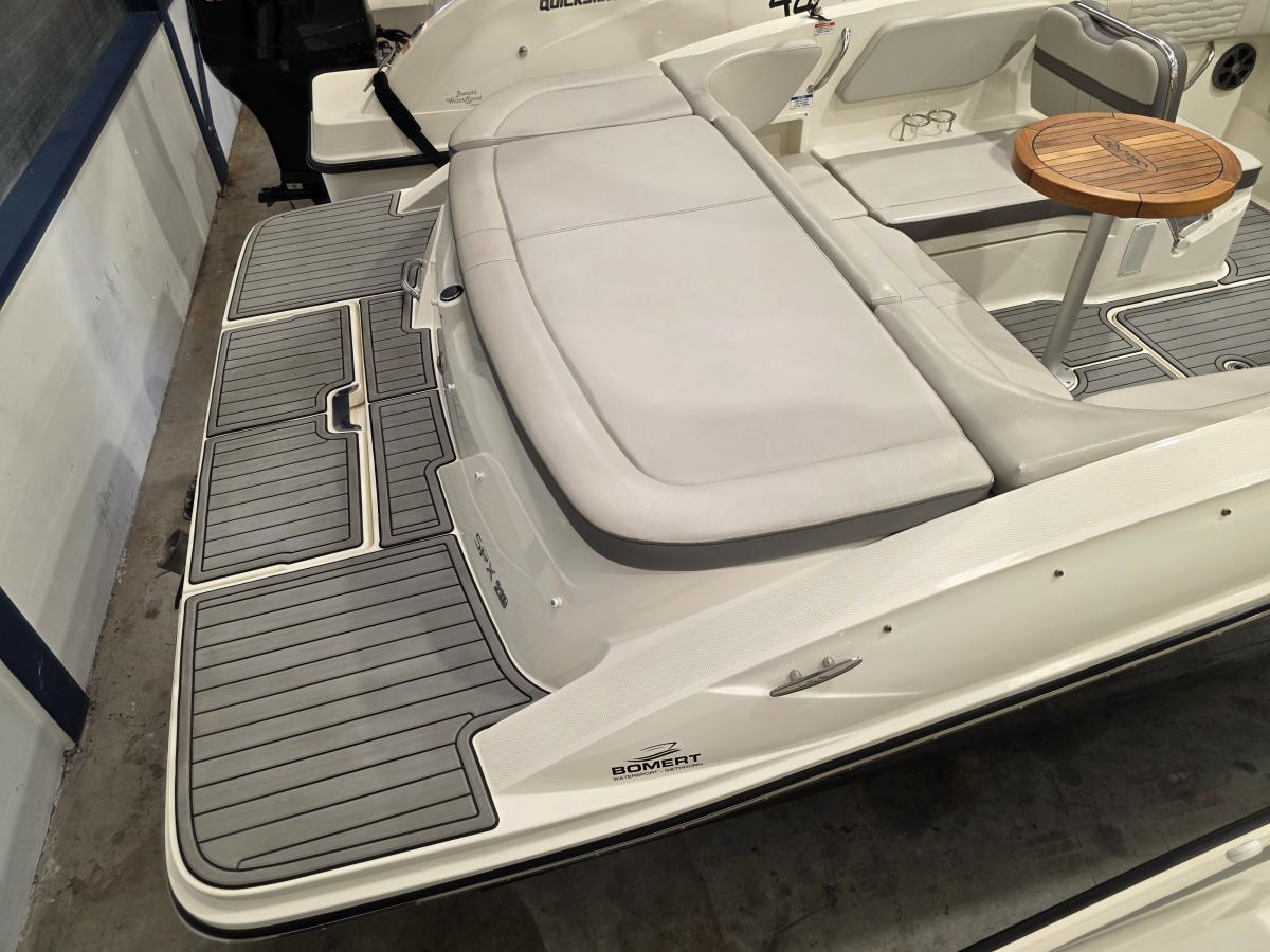 Sea Ray SPX 210 Te koop bij Bomert watersport Giethoorn