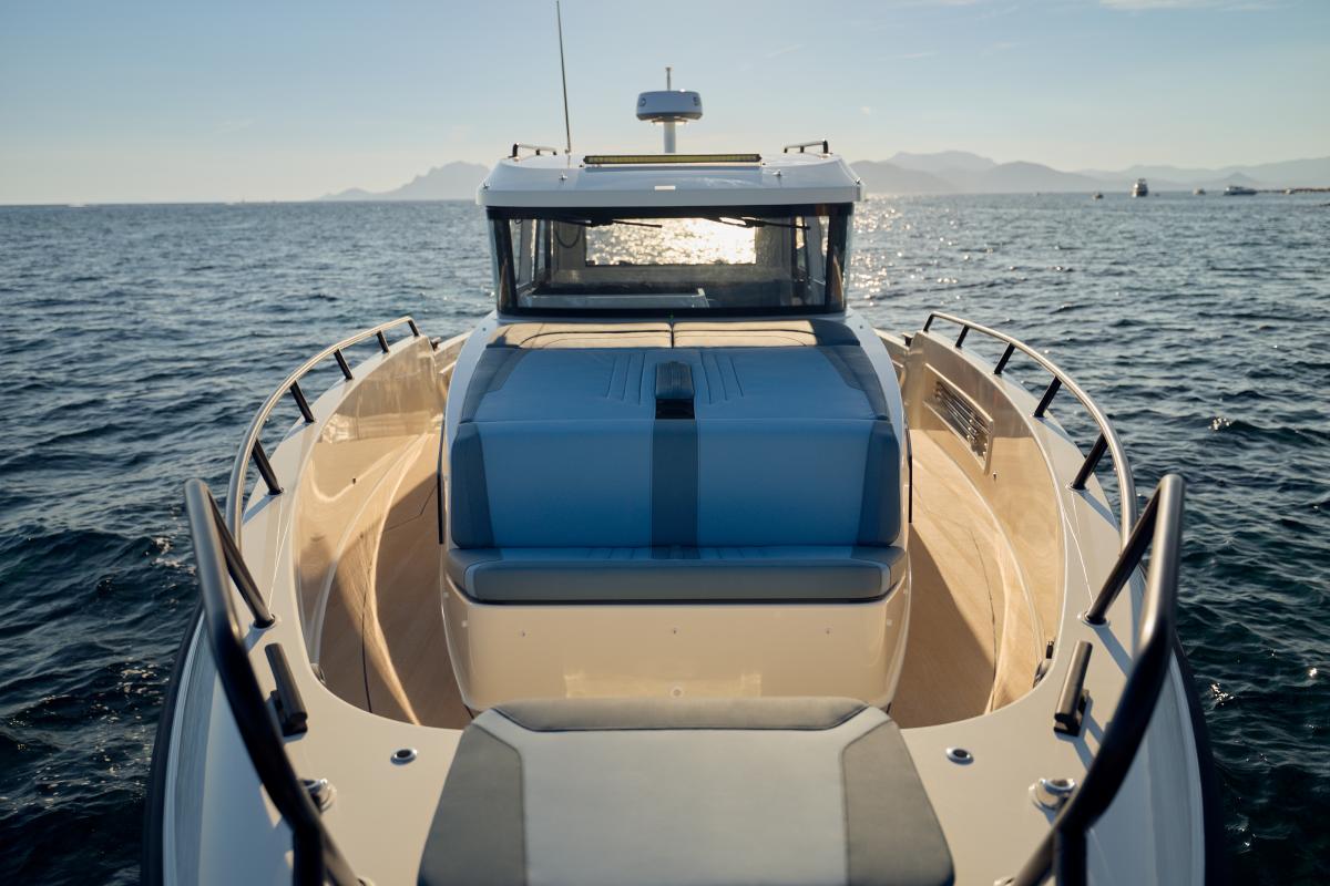 Navan C38 Te koop bij Bomert watersport Giethoorn