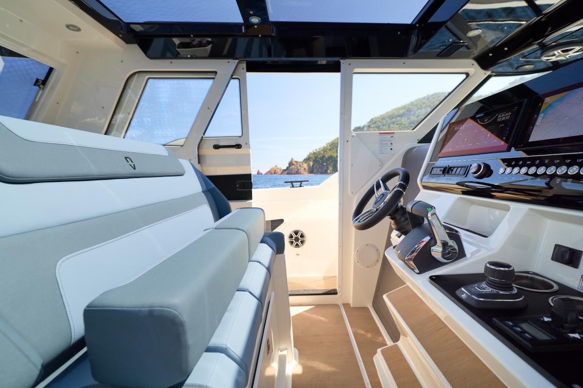 Navan C38 Te koop bij Bomert watersport Giethoorn