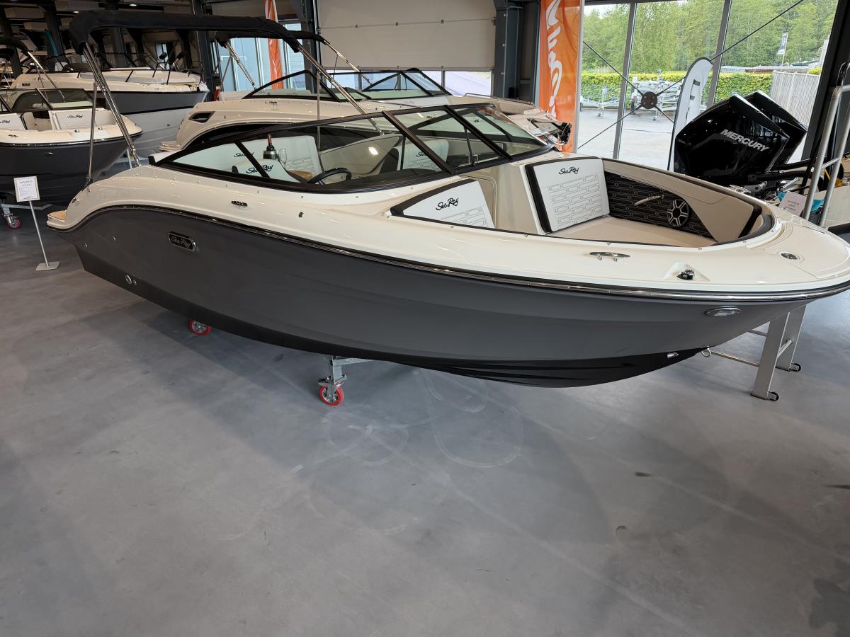 Te koop Sea Ray SPX  210 Outboard Sportboten | Bomert Watersport