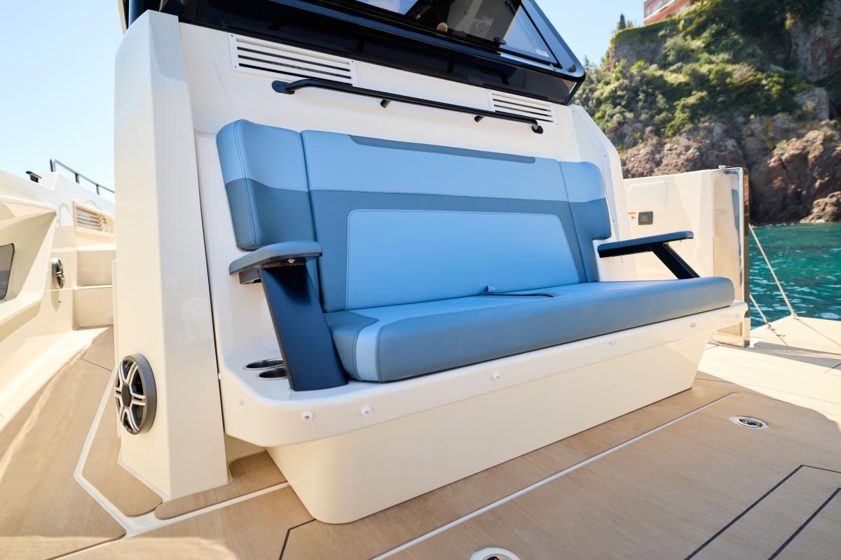 Navan C38 Te koop bij Bomert watersport Giethoorn