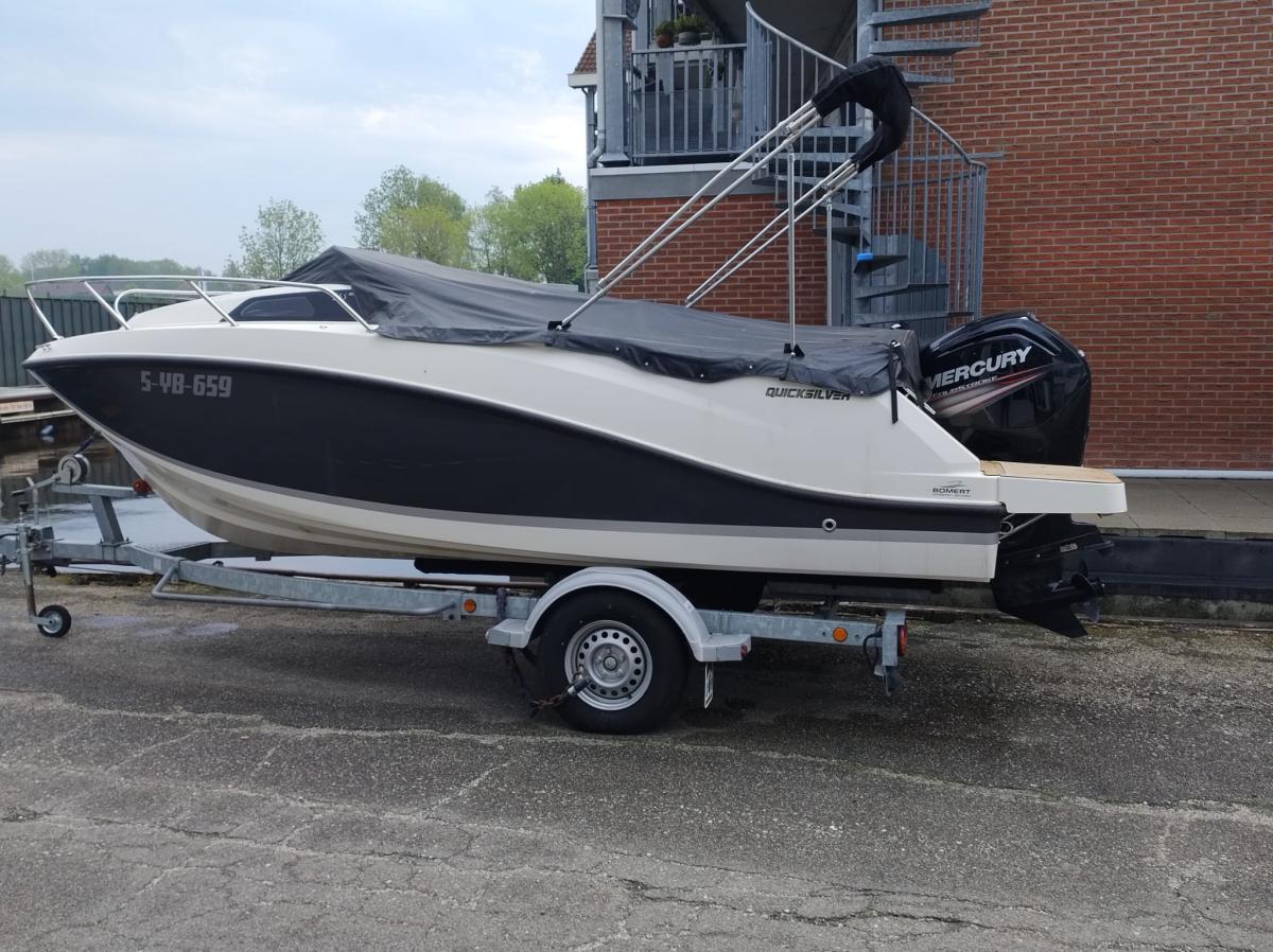 Te koop Quicksilver  555 Cabin Consoleboten | Bomert Watersport