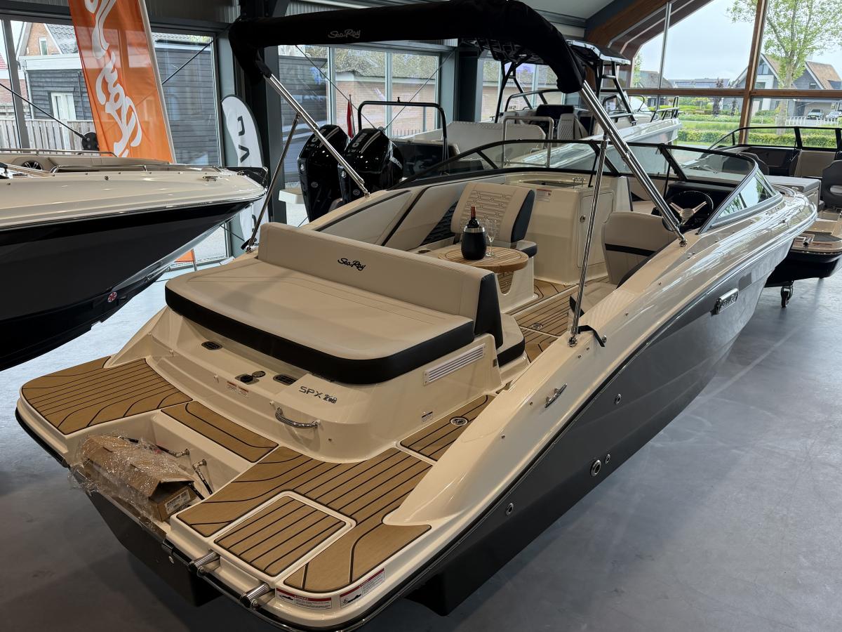Sea Ray SPX 210 Outboard Te koop bij Bomert watersport Giethoorn