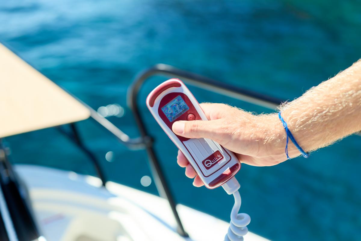 Navan C38 Te koop bij Bomert watersport Giethoorn