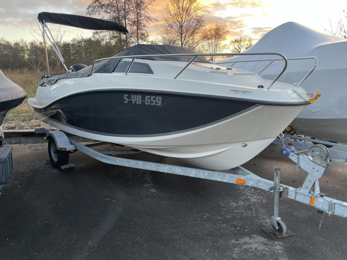 Te koop Quicksilver  555 Cabin Consoleboten | Bomert Watersport