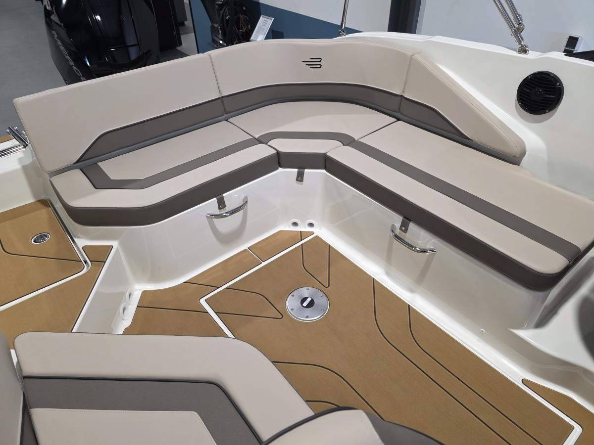 Bayliner V20 Outboard Te koop bij Bomert watersport Giethoorn