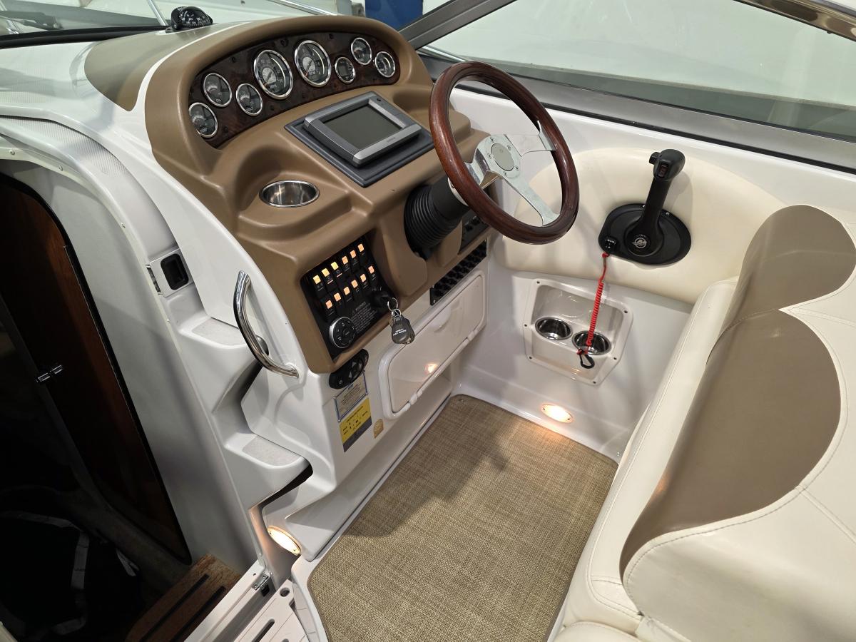 Crownline 264 CR Te koop bij Bomert watersport Giethoorn