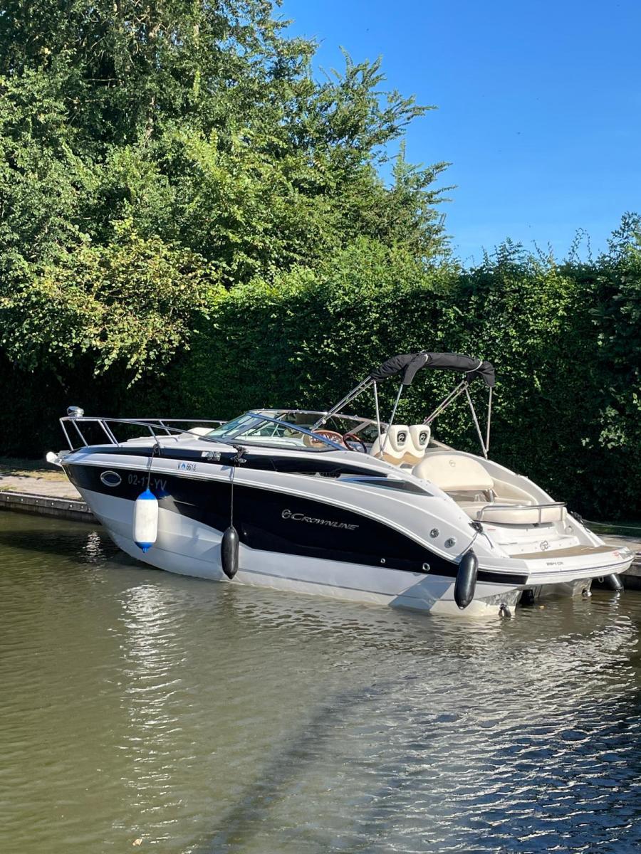 Crownline 264 CR Te koop bij Bomert watersport Giethoorn