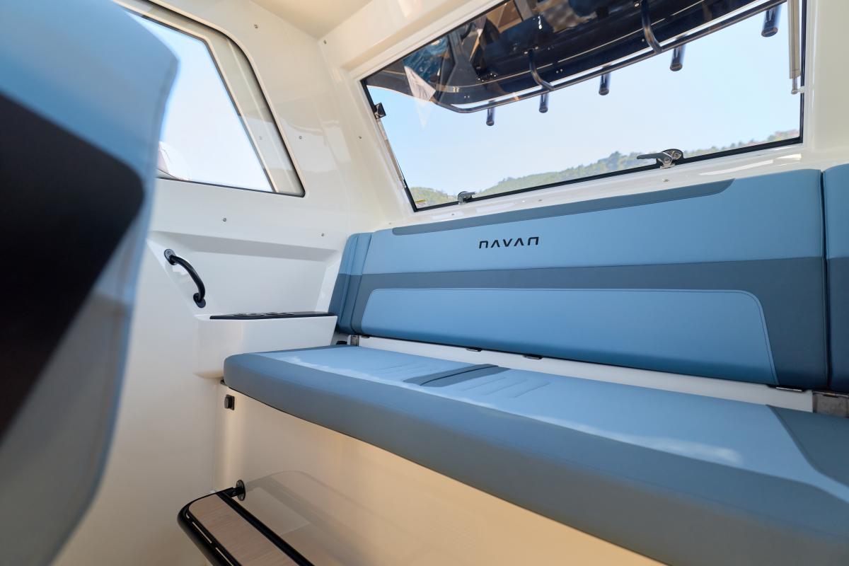 Navan C38 Te koop bij Bomert watersport Giethoorn