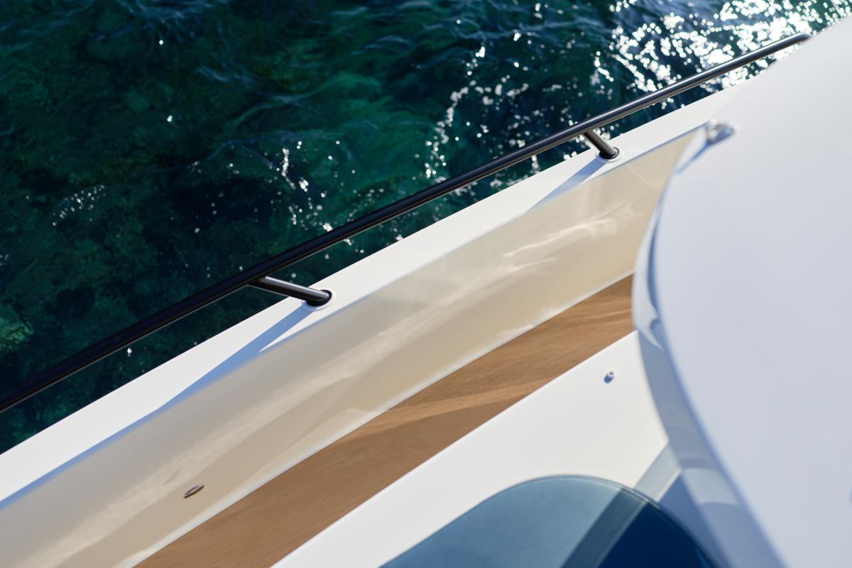 Navan C38 Te koop bij Bomert watersport Giethoorn
