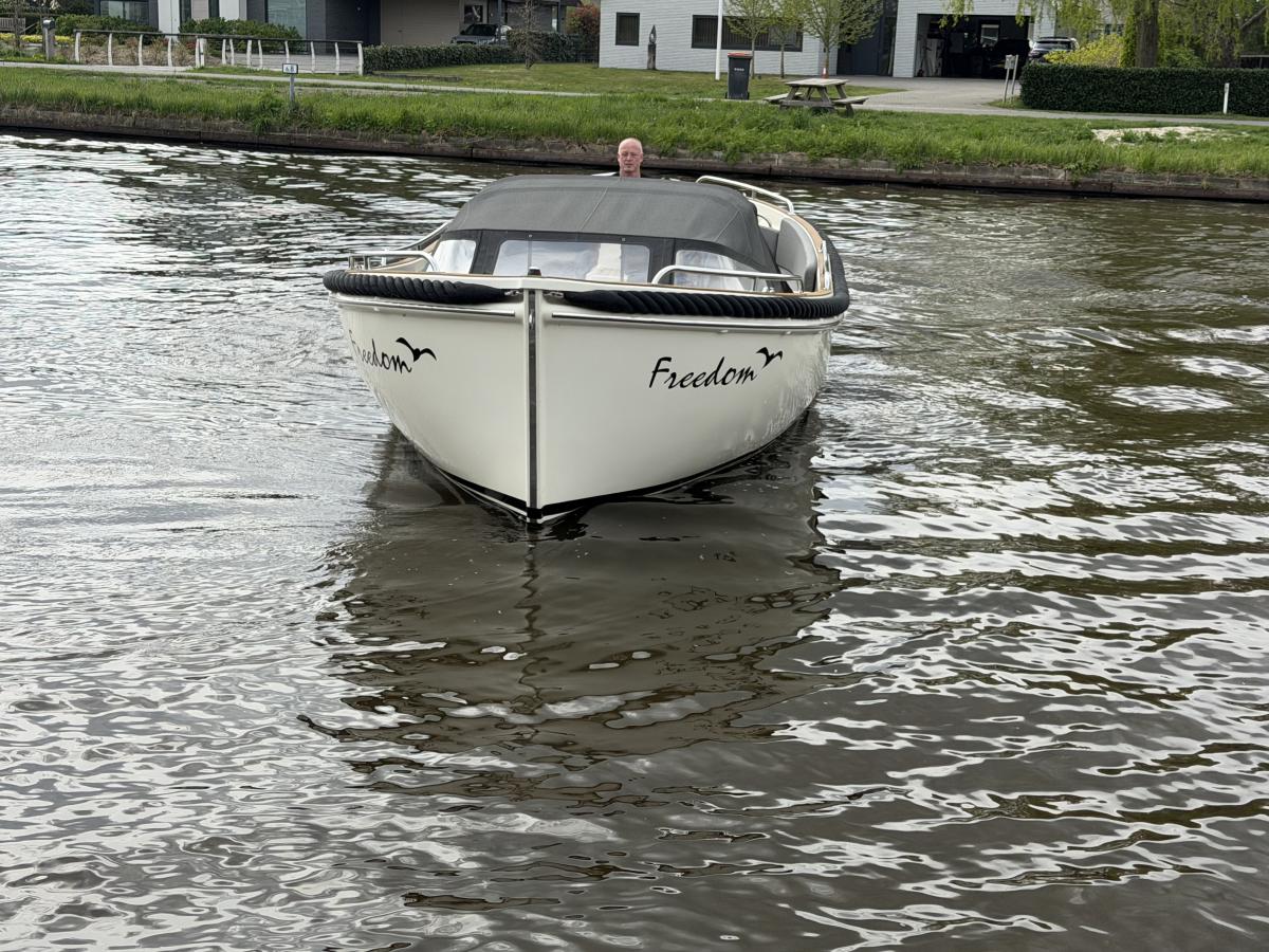 Sea Fury 800 Te koop bij Bomert watersport Giethoorn