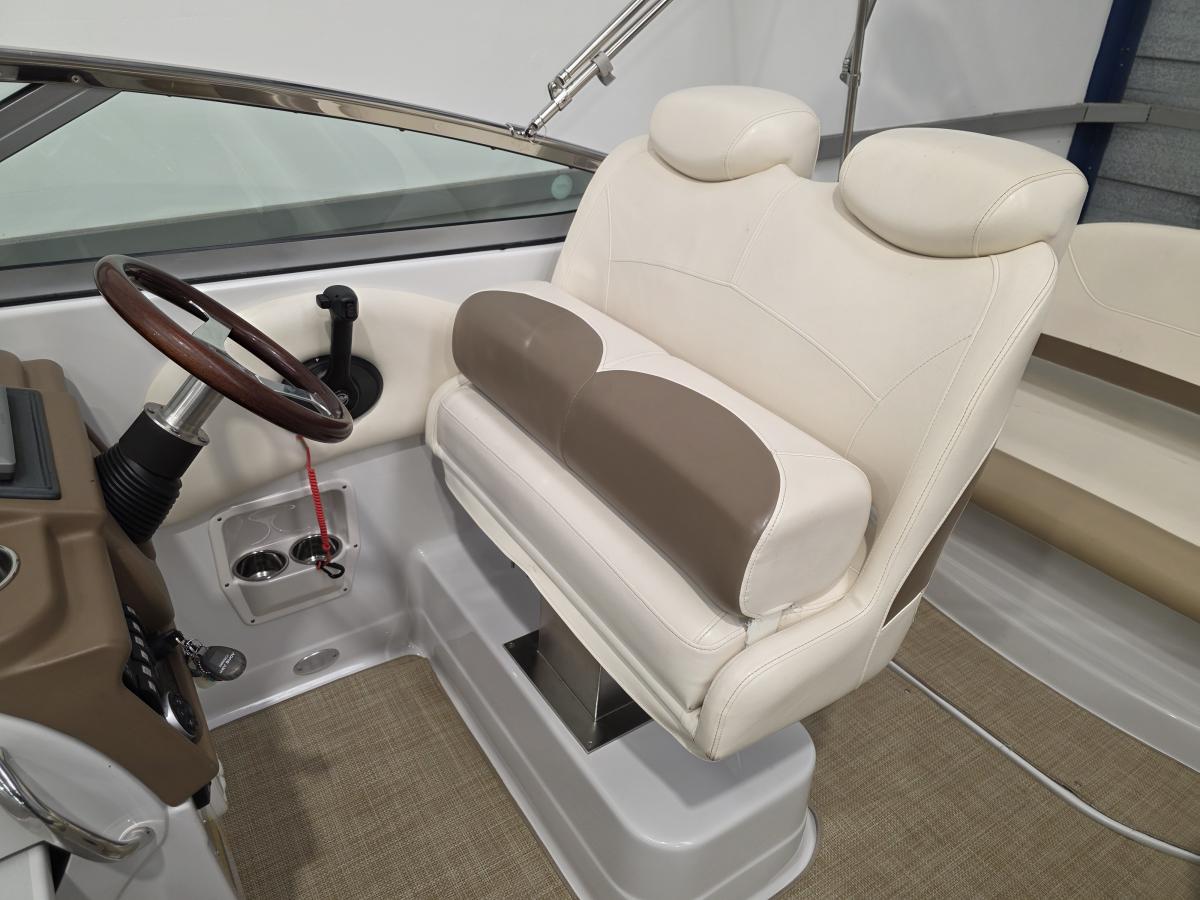 Crownline 264 CR Te koop bij Bomert watersport Giethoorn