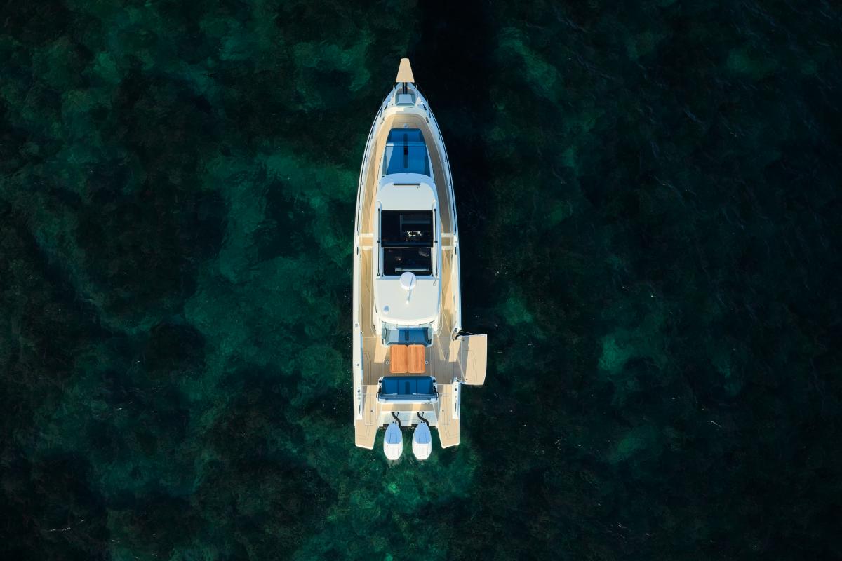 Navan C38 Te koop bij Bomert watersport Giethoorn