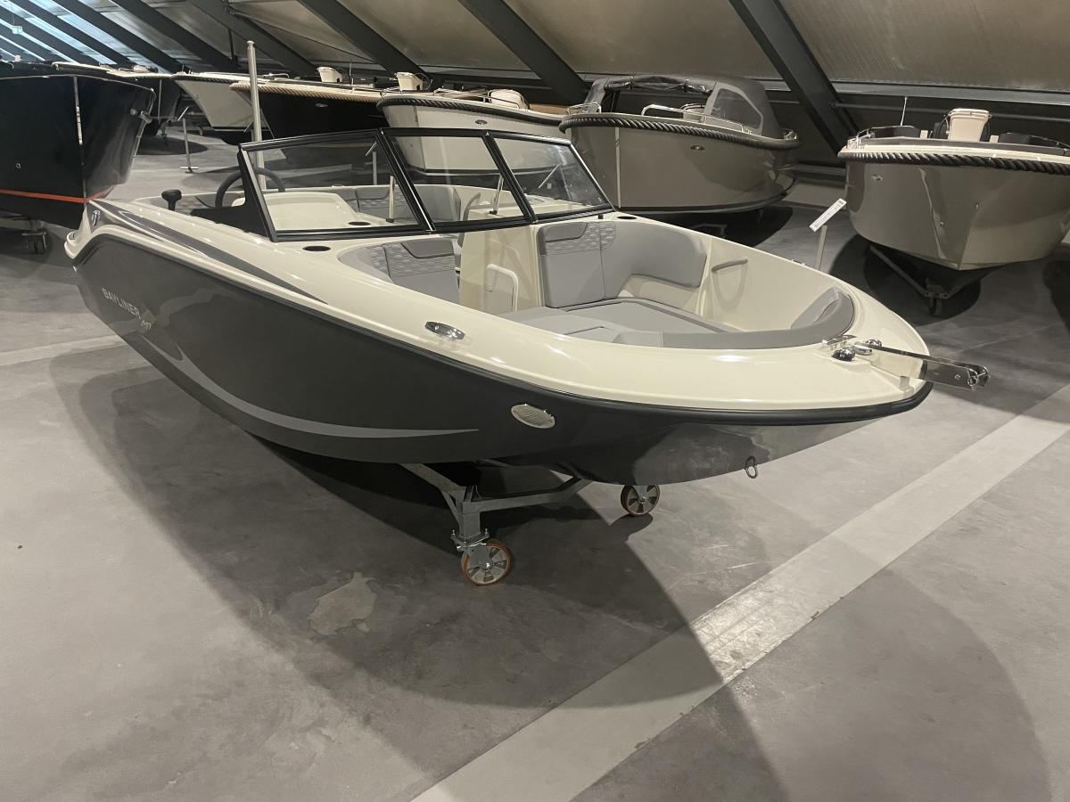 Te koop Bayliner M17 Consoleboten | Bomert Watersport