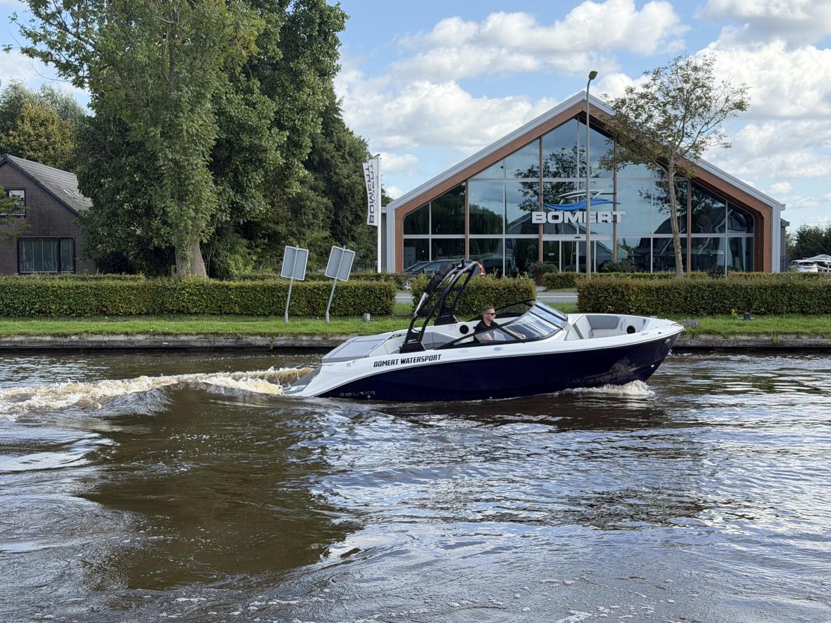 Bayliner V22i Te koop bij Bomert watersport Giethoorn