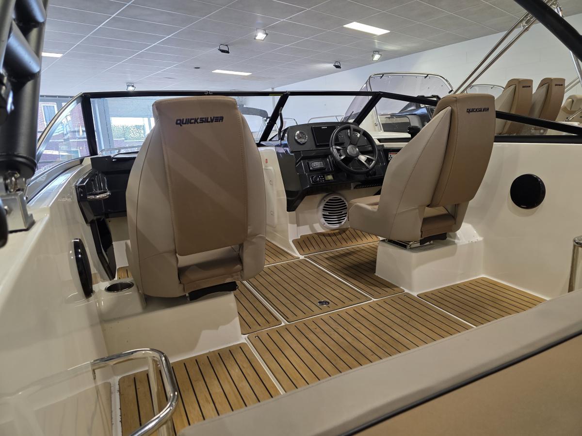 Quicksilver 605 Bowrider Te koop bij Bomert watersport Giethoorn