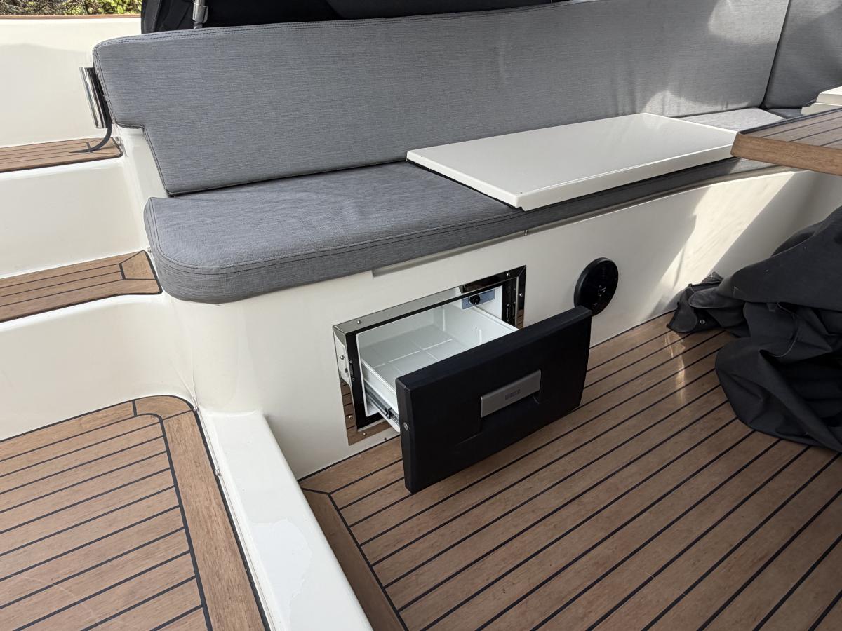 Sea Fury 800 Te koop bij Bomert watersport Giethoorn