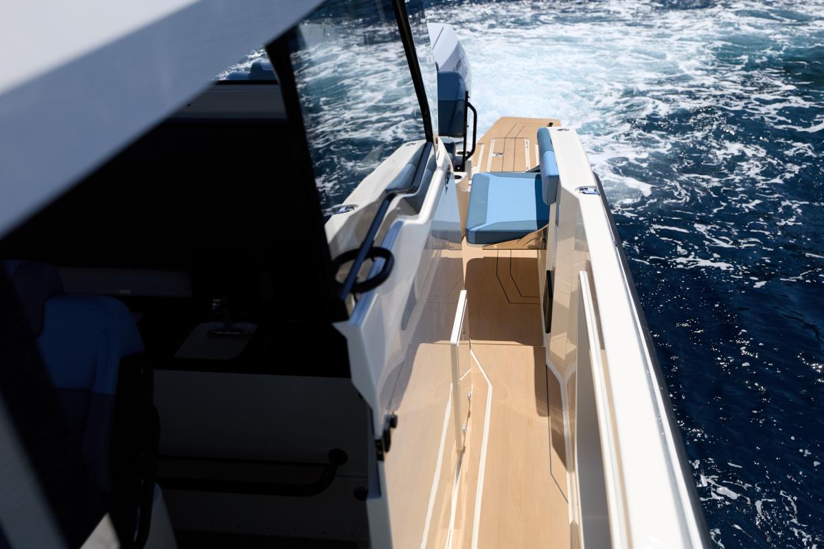 Navan C38 Te koop bij Bomert watersport Giethoorn