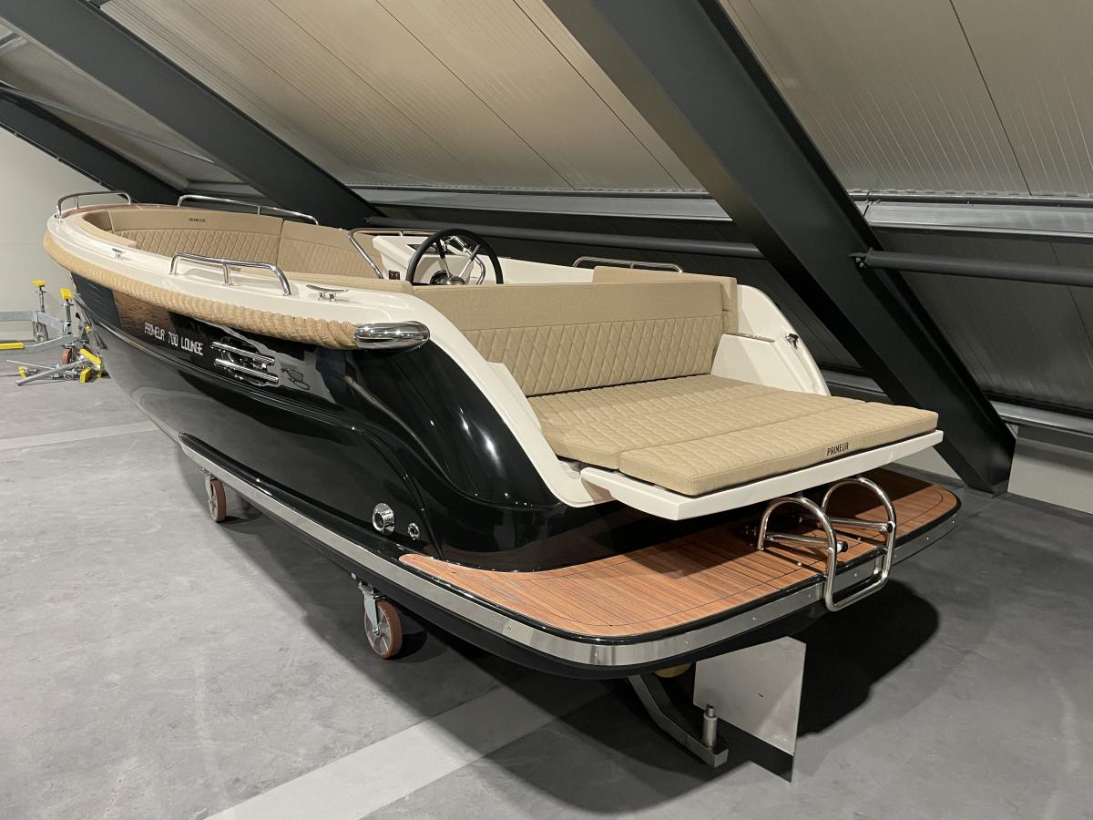 Te koop Primeur  700 Lounge Sloepen | Bomert Watersport