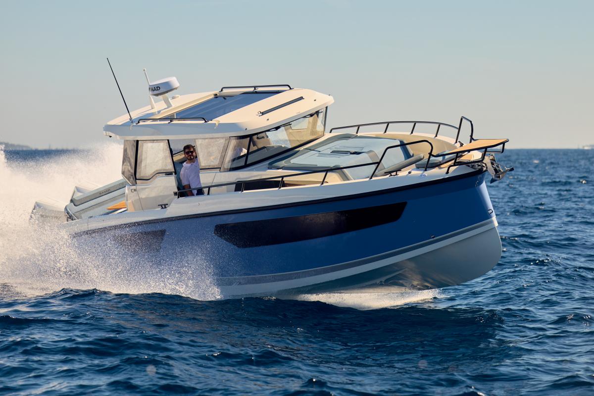 Navan C38 Te koop bij Bomert watersport Giethoorn