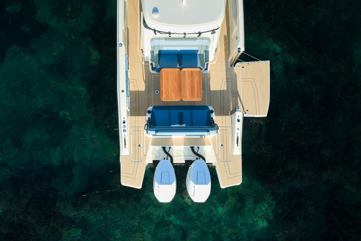 Navan C38 Te koop bij Bomert watersport Giethoorn