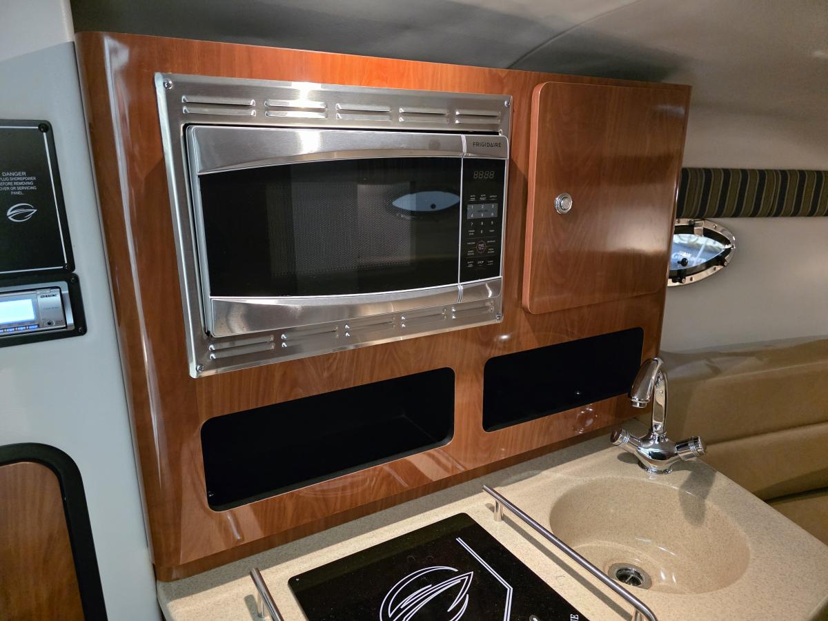 Crownline 264 CR Te koop bij Bomert watersport Giethoorn