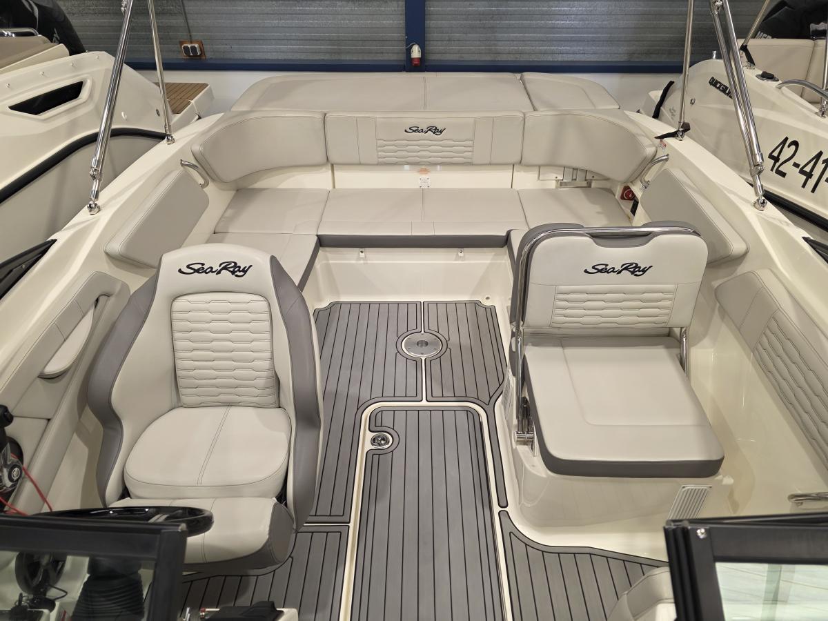 Sea Ray SPX 210 Te koop bij Bomert watersport Giethoorn