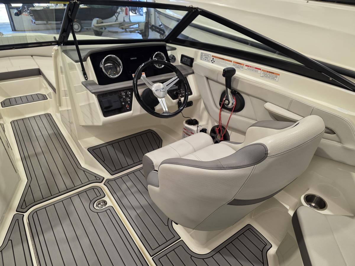 Sea Ray SPX 210 Te koop bij Bomert watersport Giethoorn