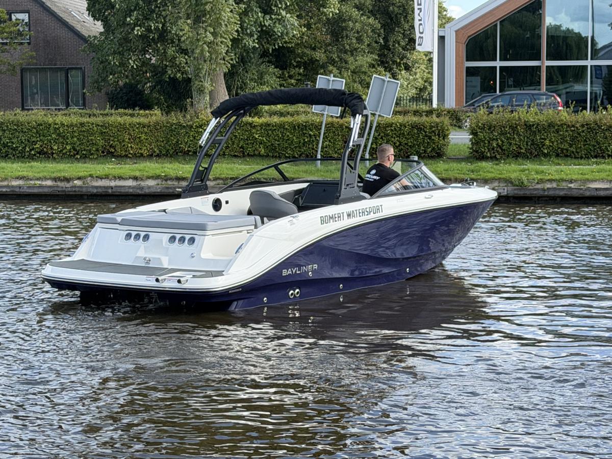 Bayliner V22i Te koop bij Bomert watersport Giethoorn