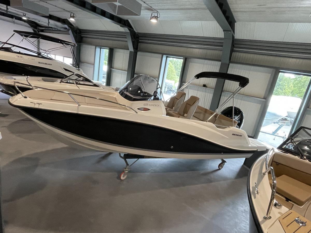 Te koop Quicksilver 605 Sundeck Sportboten | Bomert Watersport