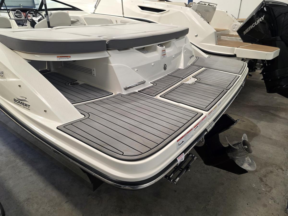 Sea Ray SPX 210 Te koop bij Bomert watersport Giethoorn