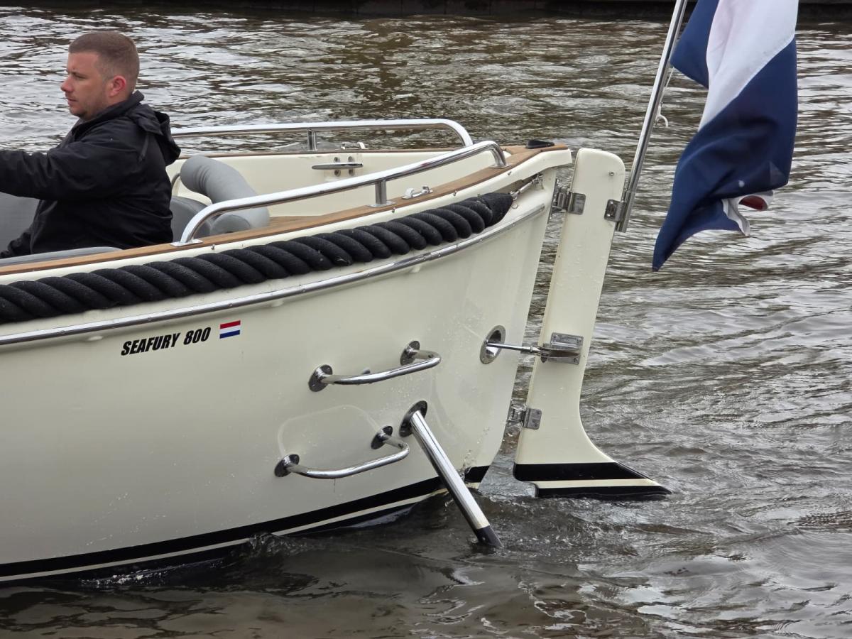 Sea Fury 800 Te koop bij Bomert watersport Giethoorn
