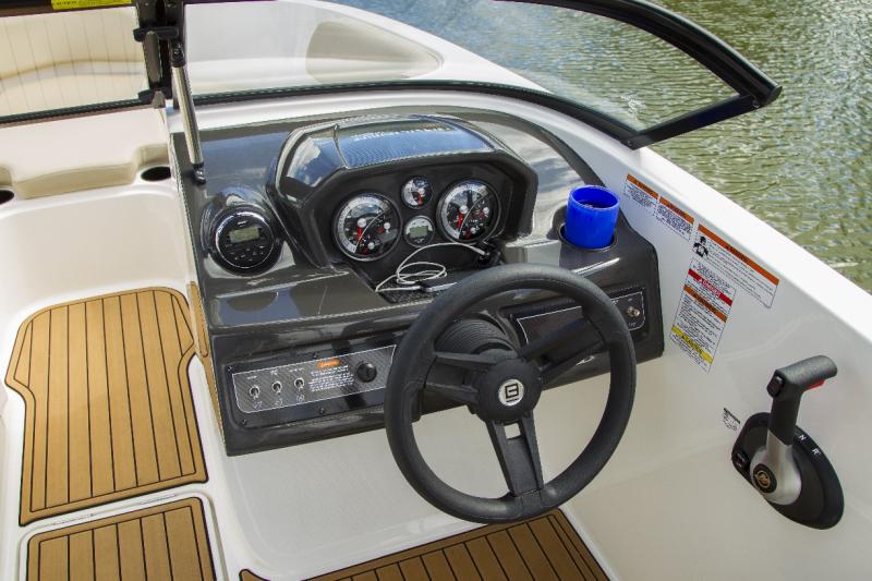 Bayliner VR5 en VR5 Outboard Te koop bij Bomert watersport Giethoorn