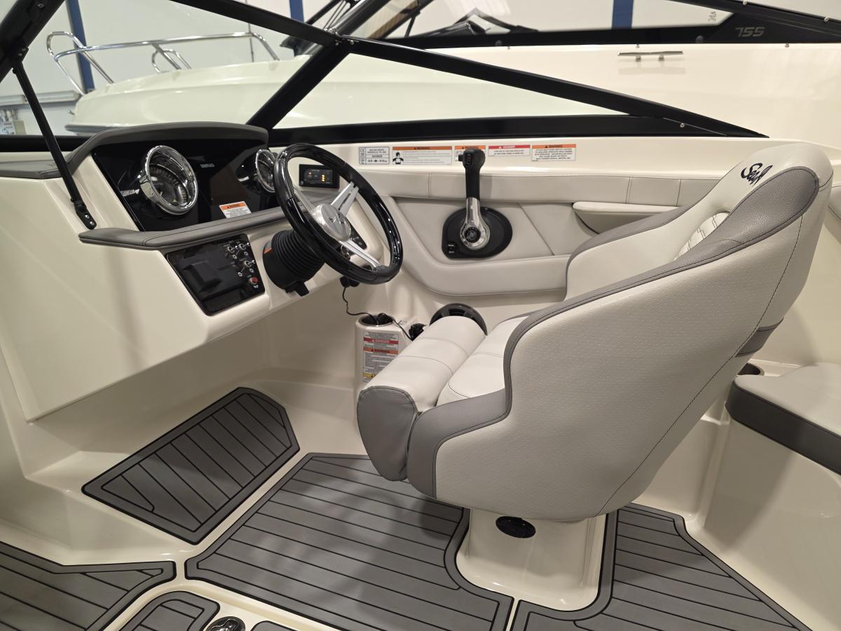 Sea Ray SPX 210 Te koop bij Bomert watersport Giethoorn