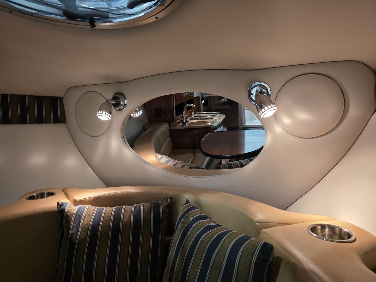 Crownline 264 CR Te koop bij Bomert watersport Giethoorn