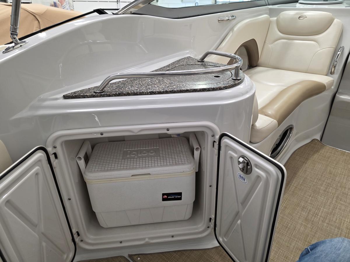 Crownline 264 CR Te koop bij Bomert watersport Giethoorn