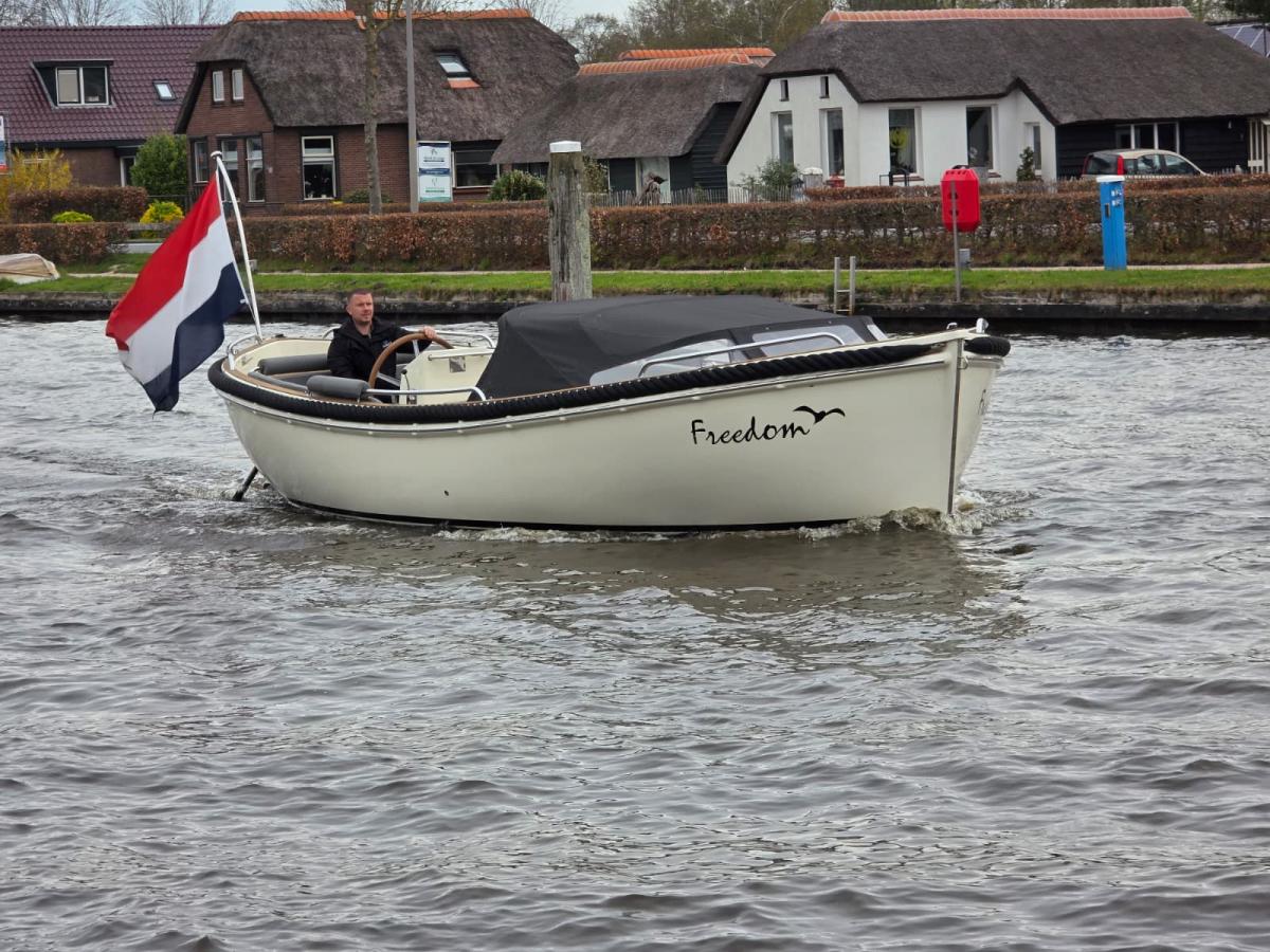Sea Fury 800 Te koop bij Bomert watersport Giethoorn