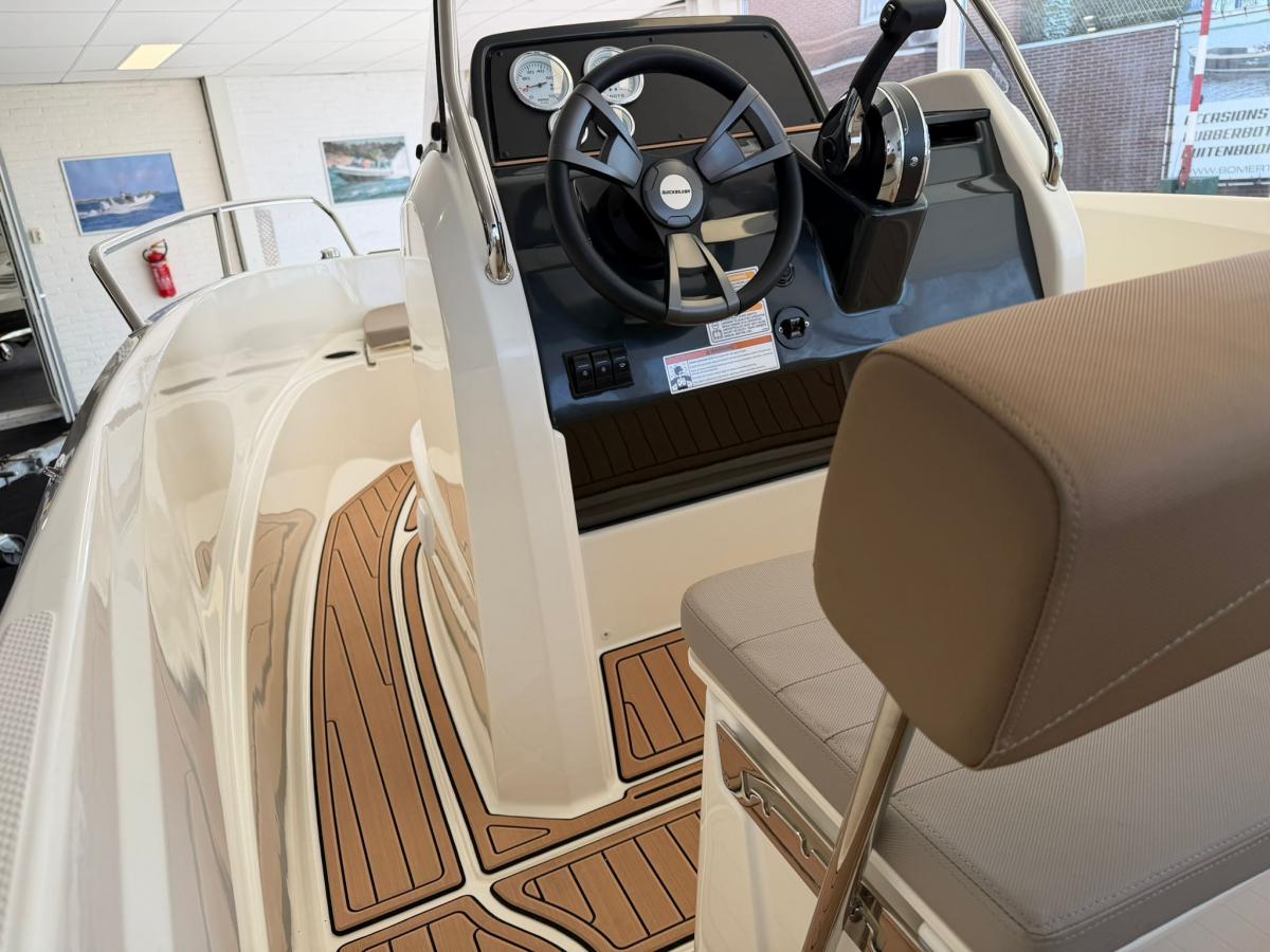 Quicksilver 505 Open Te koop bij Bomert watersport Giethoorn