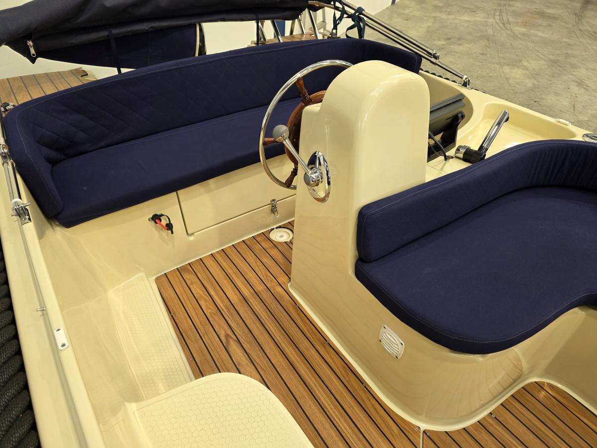 RioMar 470 Te koop bij Bomert watersport Giethoorn