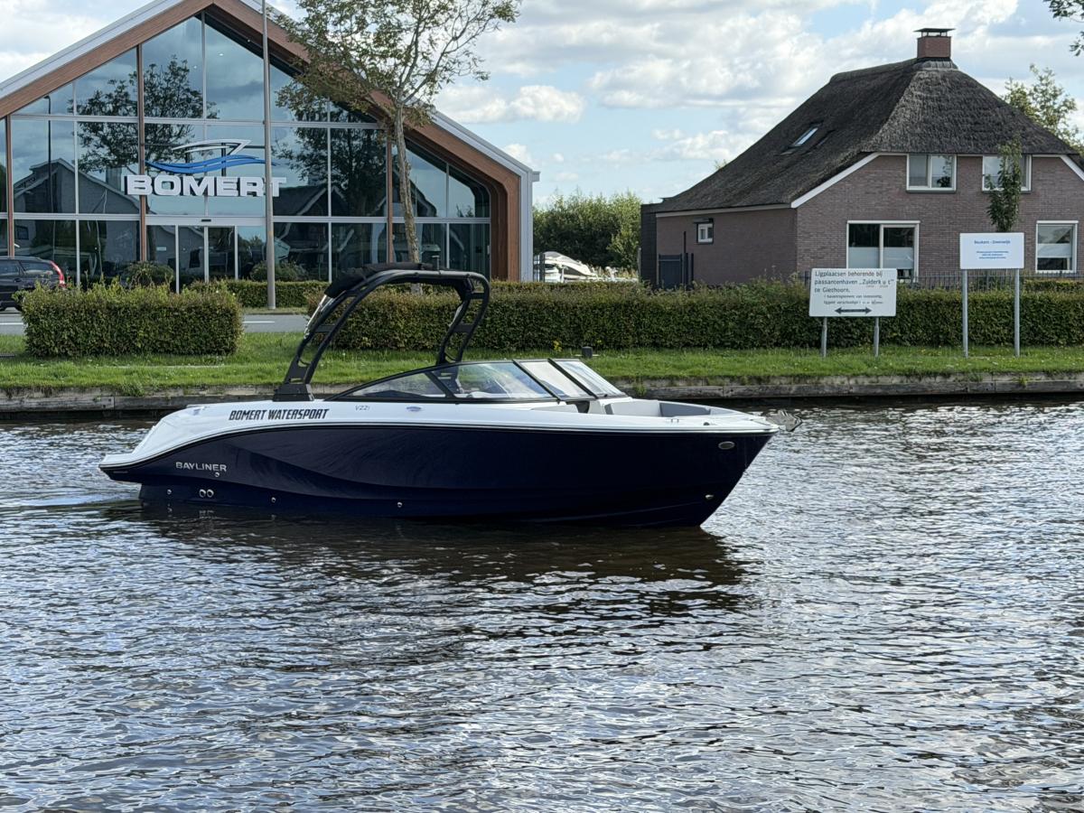 Bayliner V22i Te koop bij Bomert watersport Giethoorn
