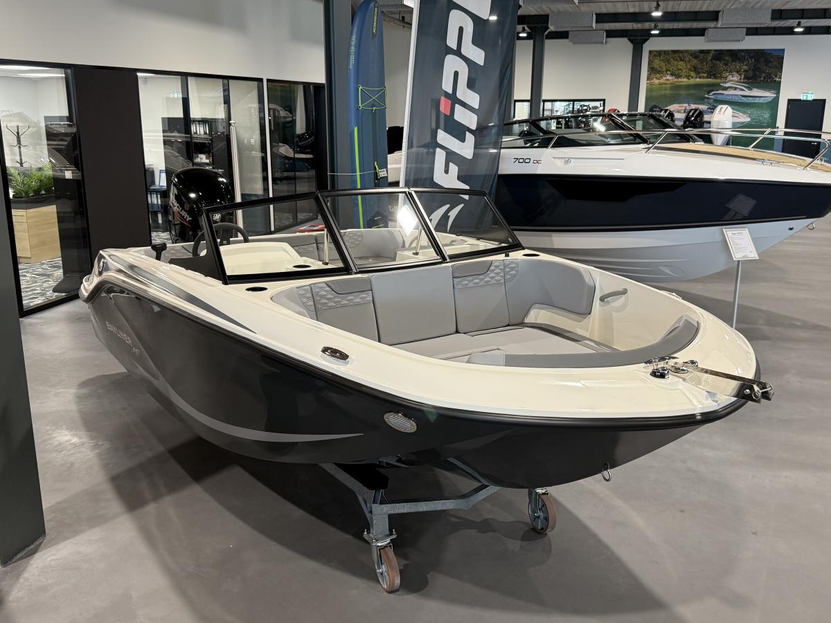 Bayliner M17 Te koop bij Bomert watersport Giethoorn