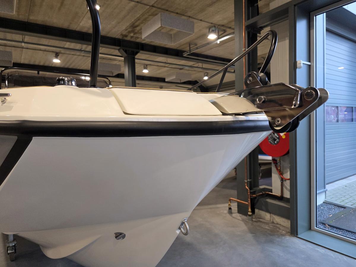 Quicksilver 705 Open Te koop bij Bomert watersport Giethoorn